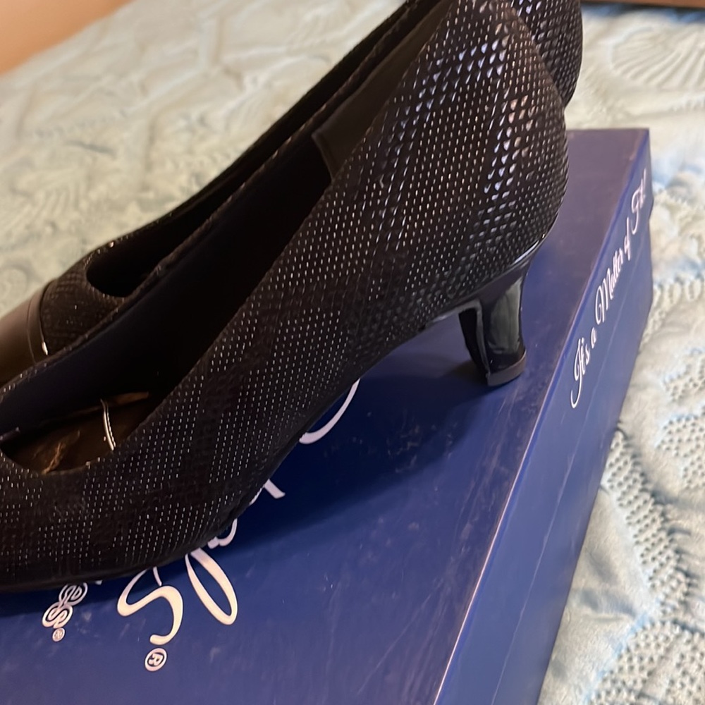 (#106)NWT ladies black dress shoes by Rose Petals/walking Cradles. Size 6 1/2N - Picture 4 of 16